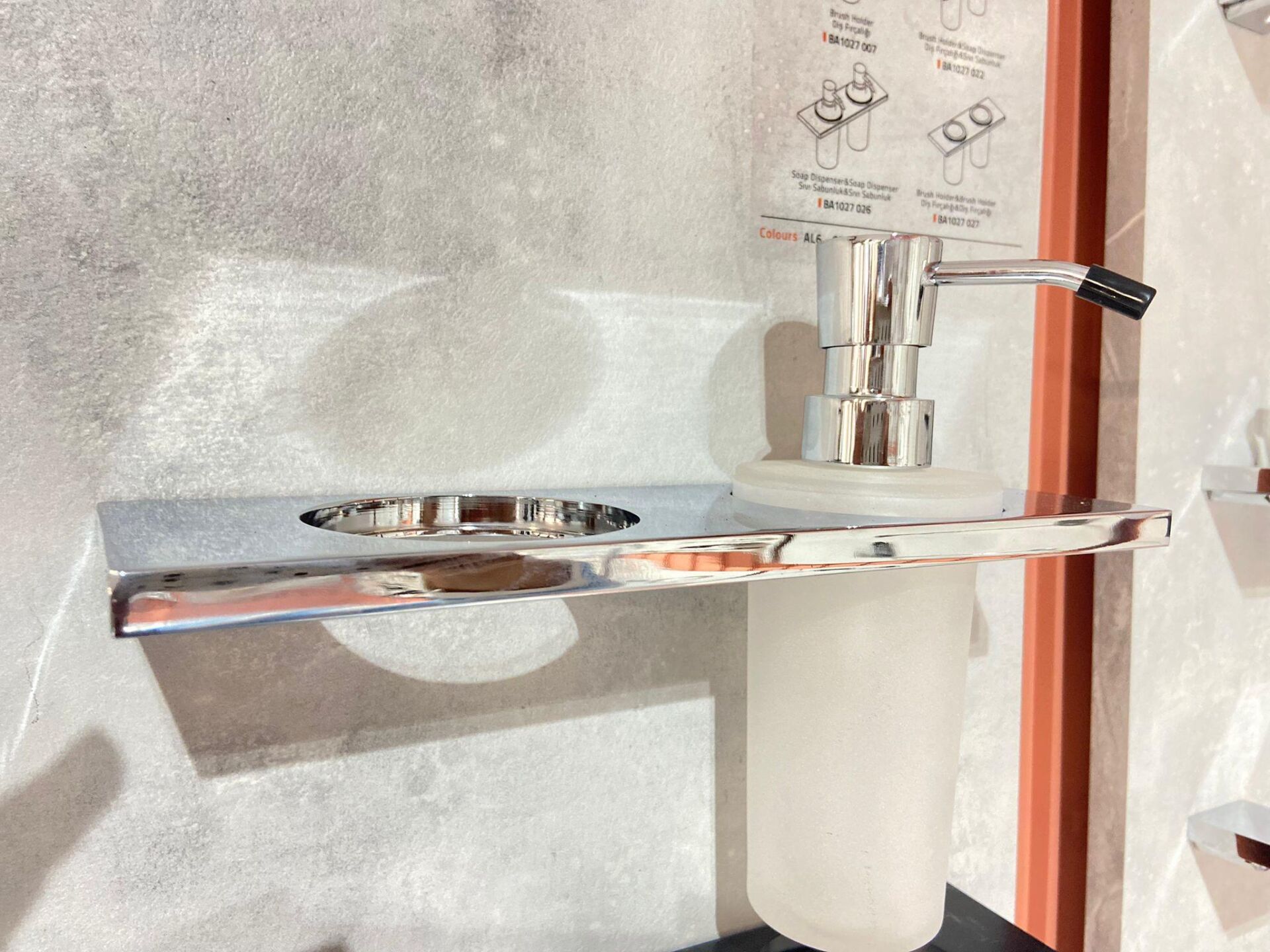 PLAIN SIVI SABUNLUK+DİŞ FIRÇALIK KROM