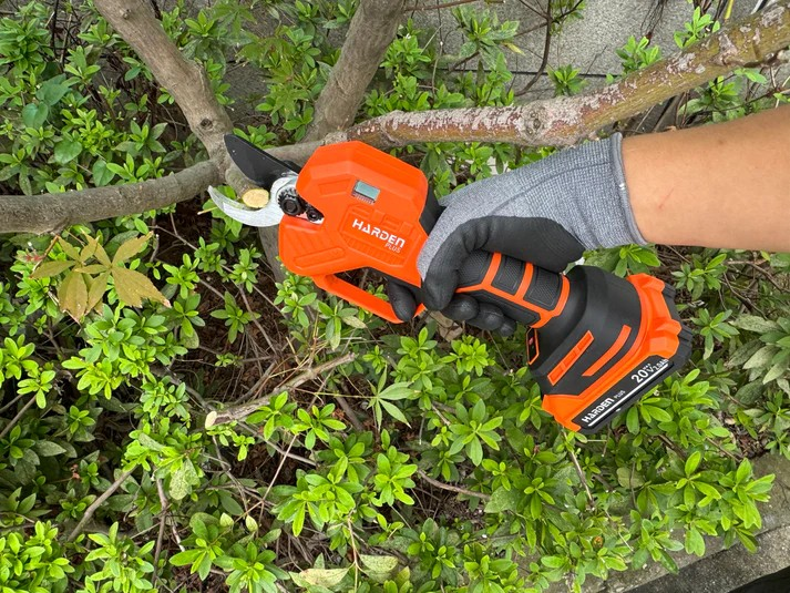 AKÜLÜ BUDAMA MAKASI 20V