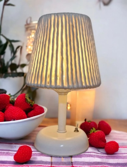 MASA LAMBASI BEYAZ GÖVDE MAKROME BAŞLIK