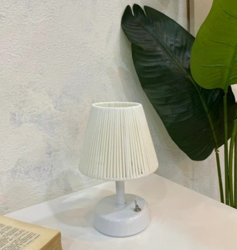 MASA LAMBASI BEYAZ GÖVDE MAKROME BAŞLIK