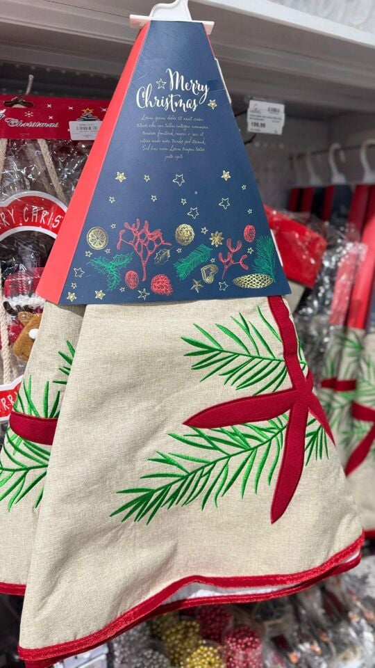 YILBAŞI AĞAÇ ETEĞİ KIRMIZI ÇİÇEK KREM