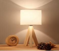 ABAJUR 3 AYAKLI AHŞAP 18*36CM