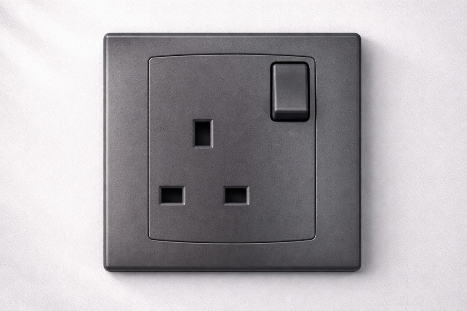 TEKLİ PRİZ SİLVER 1X13A