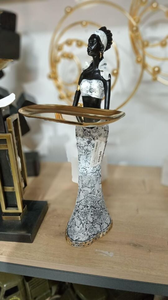 BİBLO UZUN TEPSİ TAŞIYAN AFRİKALI KADIN